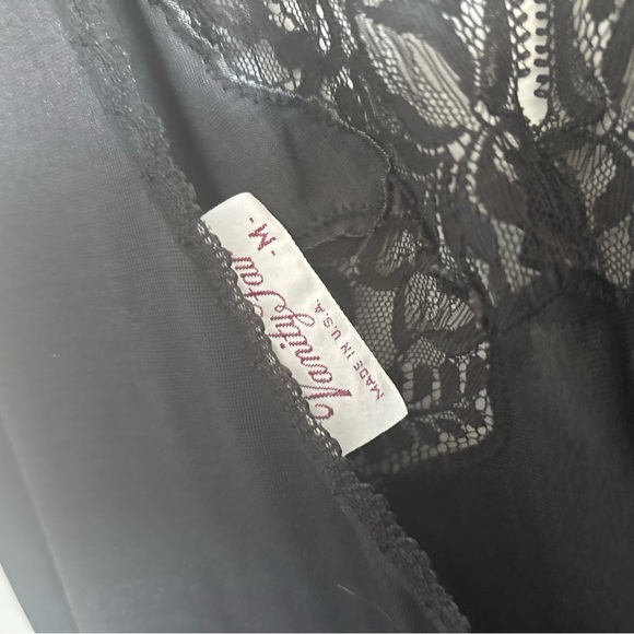 Vanity Fair Vintage Maxi Nightgown Black Lace Trim Size Medium - Picture 4 of 4